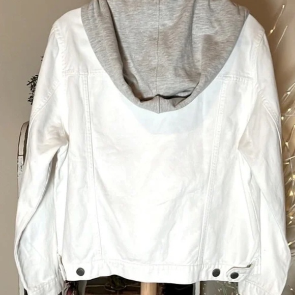 BLANK NYC XS White denim jacket with snap-in grey hoodie. Excellent condition. - Picture 2 of 6